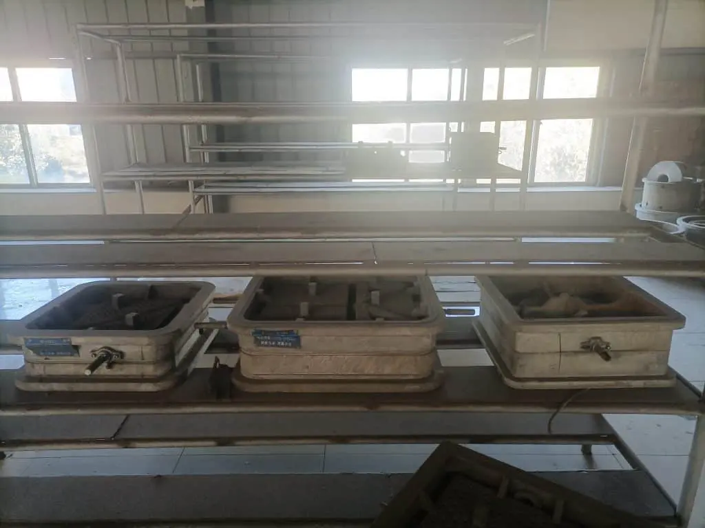 White mold forming mold