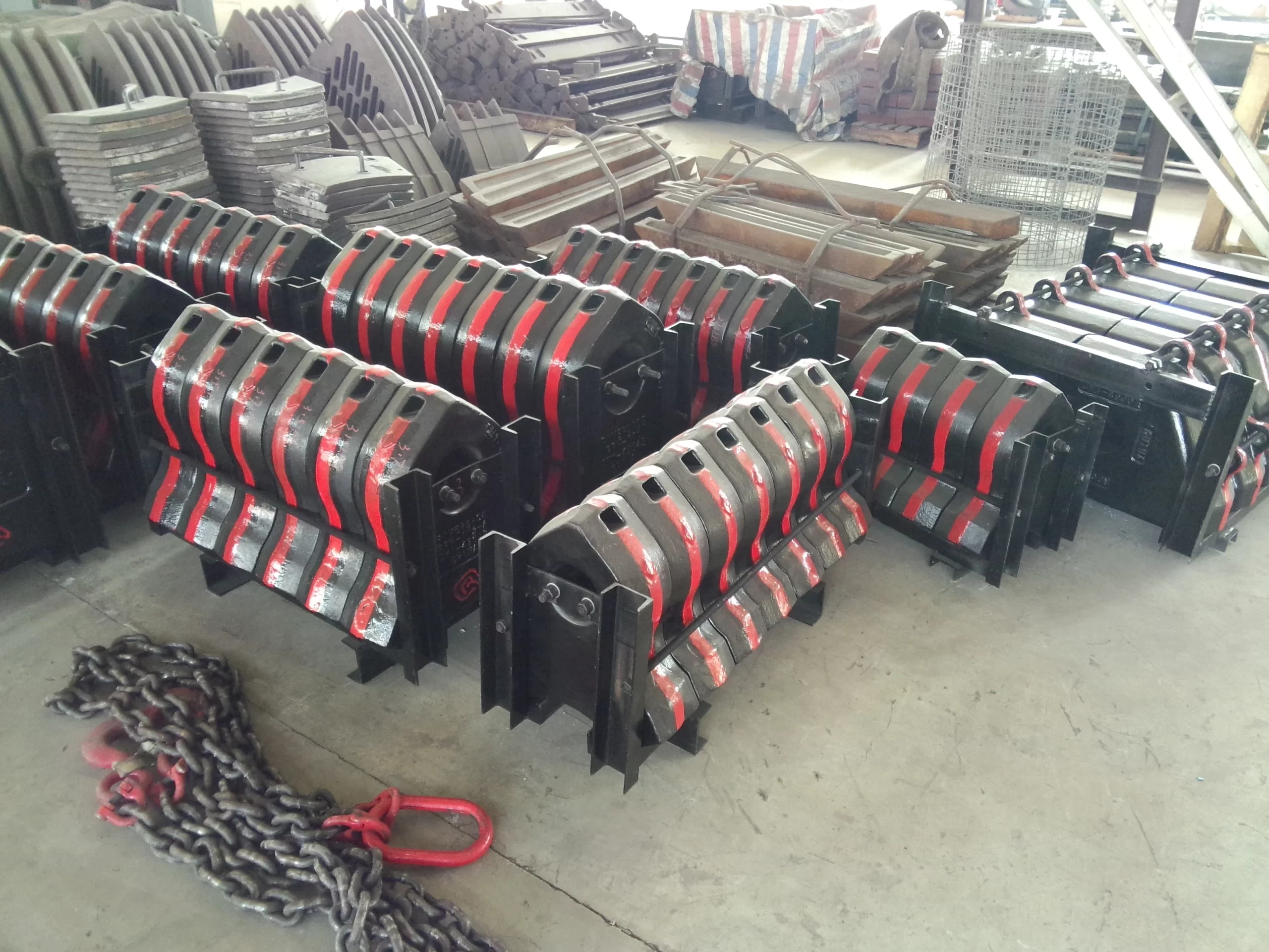 Manganese Steel vs. Alloy Steel Hammers